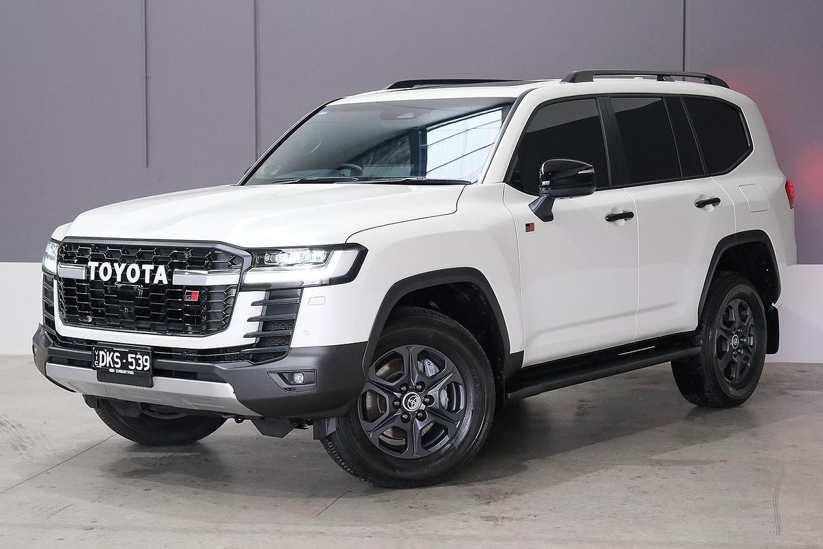 2025 Toyota Landcruiser GR Sport FJA300R