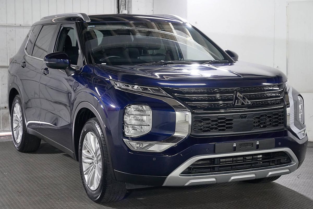 2024 Mitsubishi Outlander LS ZM