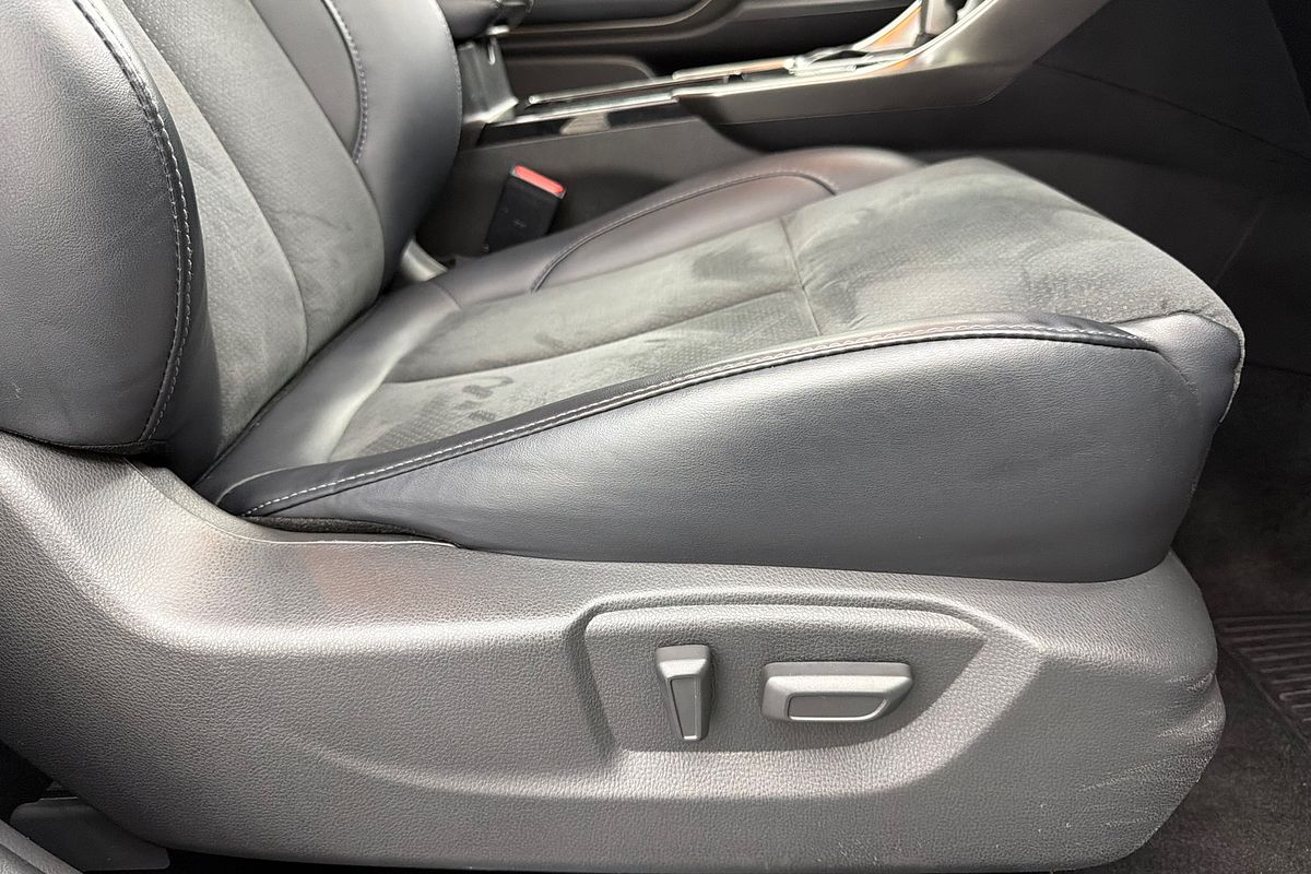 2023 Mitsubishi Eclipse Cross LS Black Edition YB