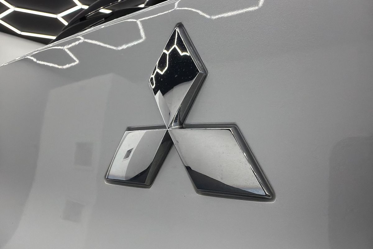 2023 Mitsubishi Eclipse Cross LS Black Edition YB
