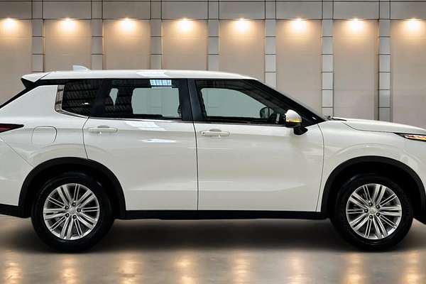2024 Mitsubishi Outlander ES ZM