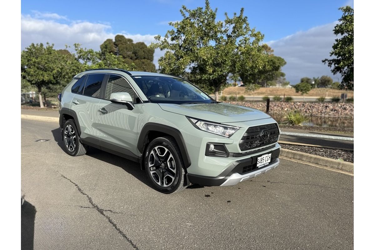 2020 Toyota RAV4 Edge AXAA54R