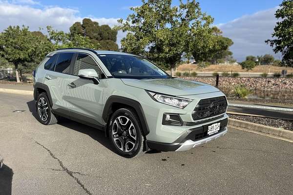 2020 Toyota RAV4 Edge AXAA54R