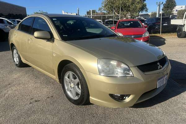2007 Mitsubishi 380 ES DB Series II