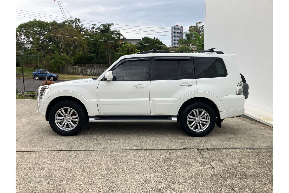 2013 Mitsubishi Pajero VR-X NW
