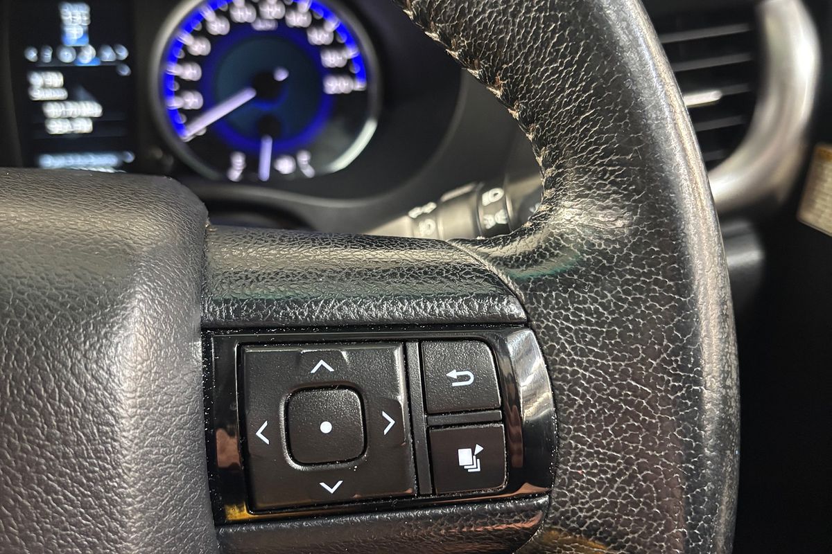 Hilux 4x4 SR5 2.8L T Diesel Automatic Double Cab 1Y46290 004