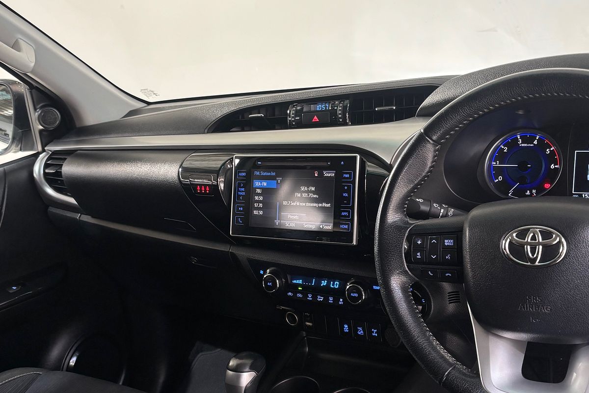 Hilux 4x4 SR5 2.8L T Diesel Automatic Double Cab 1Y46290 004