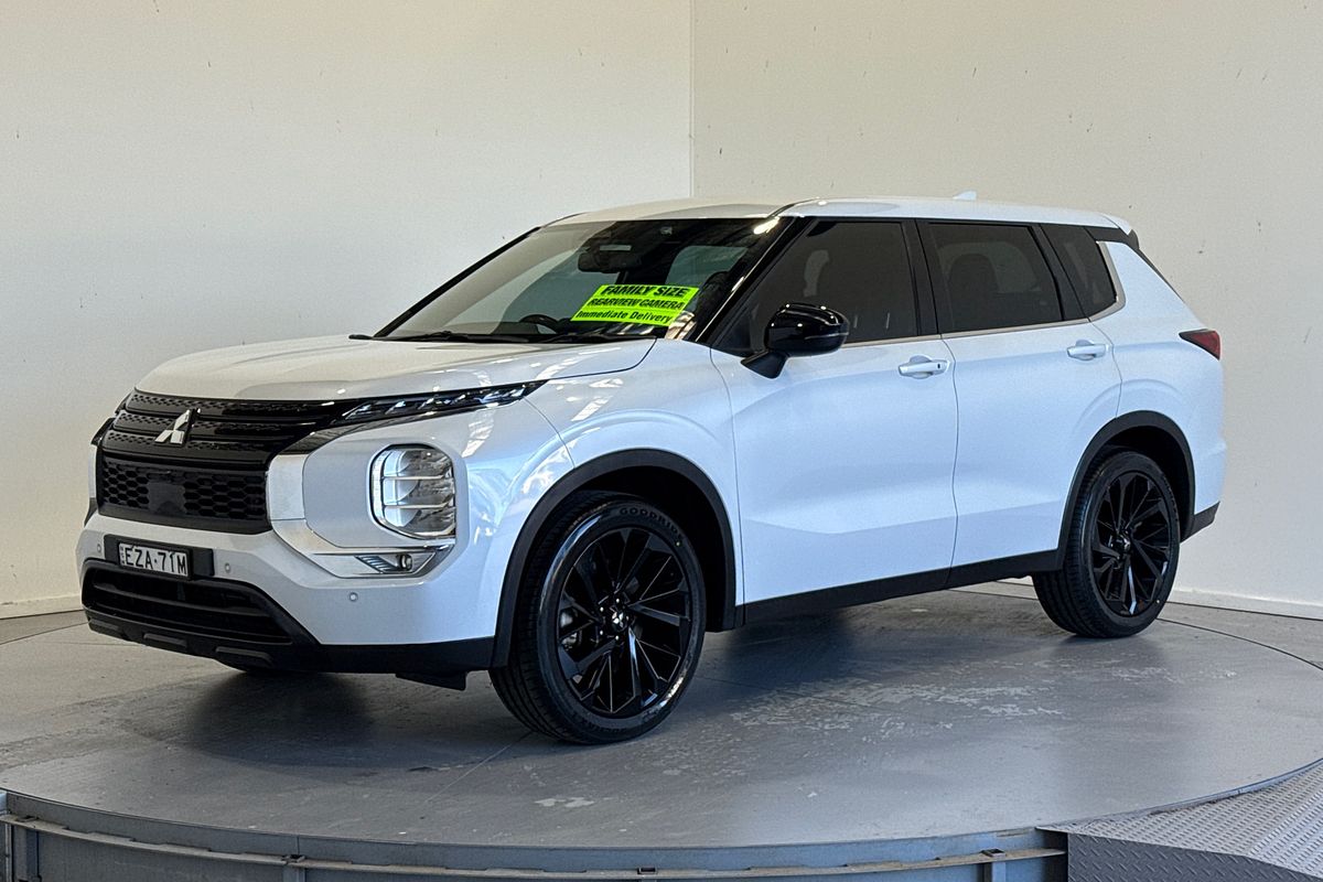 2023 Mitsubishi Outlander LS ZM