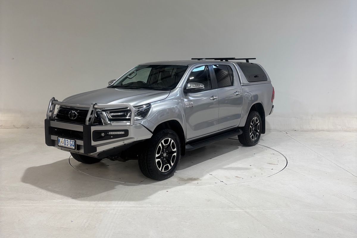 Hilux 4x4 SR5 2.8L T Diesel Manual Double Cab 2U67950 001