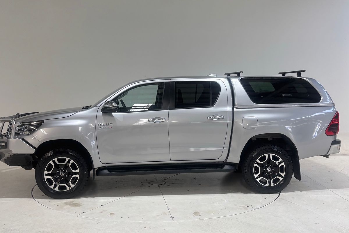 Hilux 4x4 SR5 2.8L T Diesel Manual Double Cab 2U67950 001