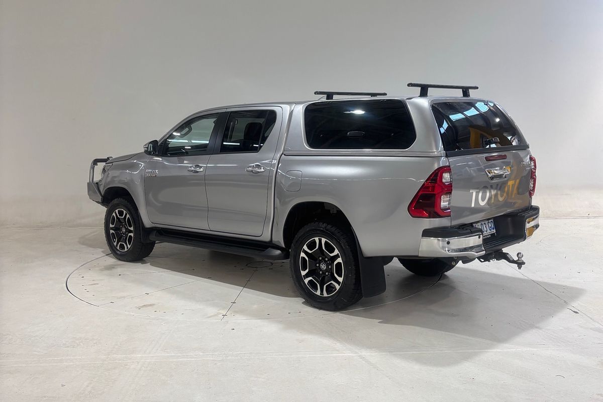Hilux 4x4 SR5 2.8L T Diesel Manual Double Cab 2U67950 001
