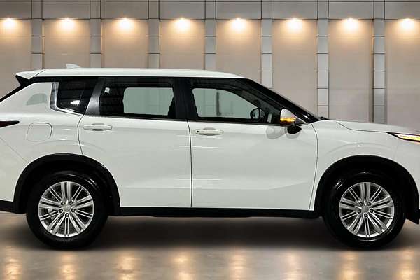2024 Mitsubishi Outlander ES ZM