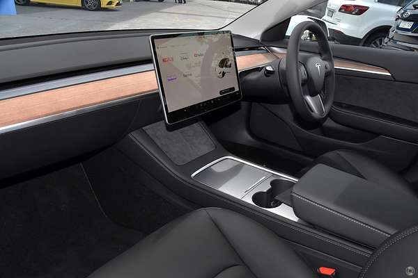 2023 Tesla Model 3 Rear-Wheel Drive thumb-6