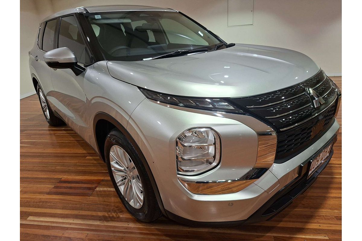 2023 Mitsubishi Outlander ES ZM