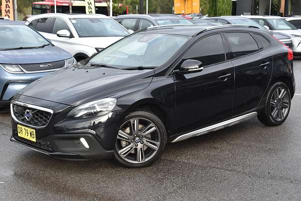 2015 Volvo V40 Cross Country T5 Luxury