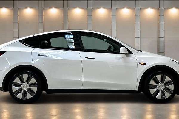 2022 Tesla Model Y Rear-Wheel Drive