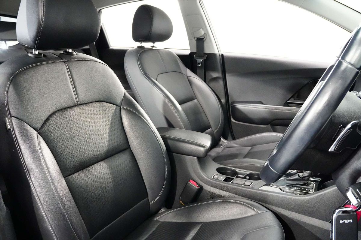 2021 Kia Niro Hybrid Sport DE