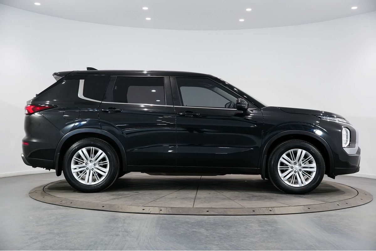 2022 Mitsubishi Outlander ES ZM
