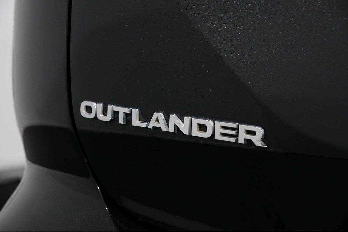 2022 Mitsubishi Outlander ES ZM
