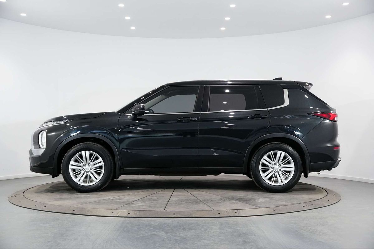 2022 Mitsubishi Outlander ES ZM