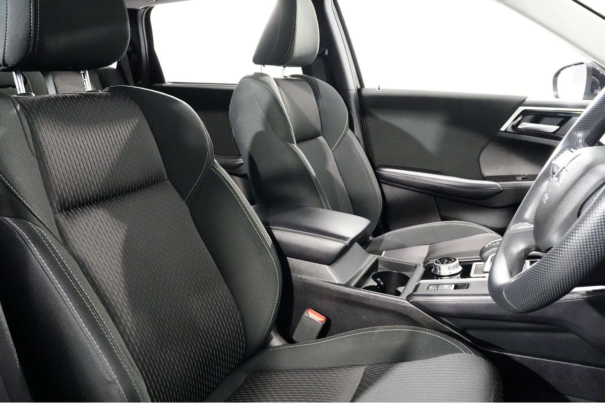 2022 Mitsubishi Outlander ES ZM