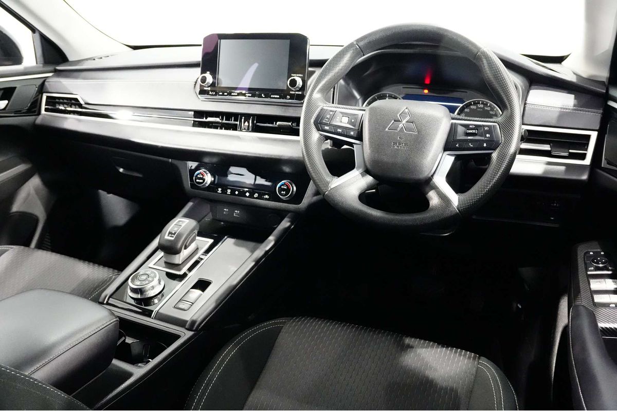 2022 Mitsubishi Outlander ES ZM