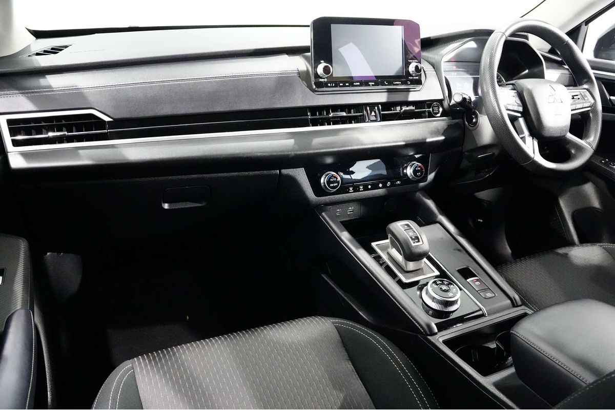 2022 Mitsubishi Outlander ES ZM
