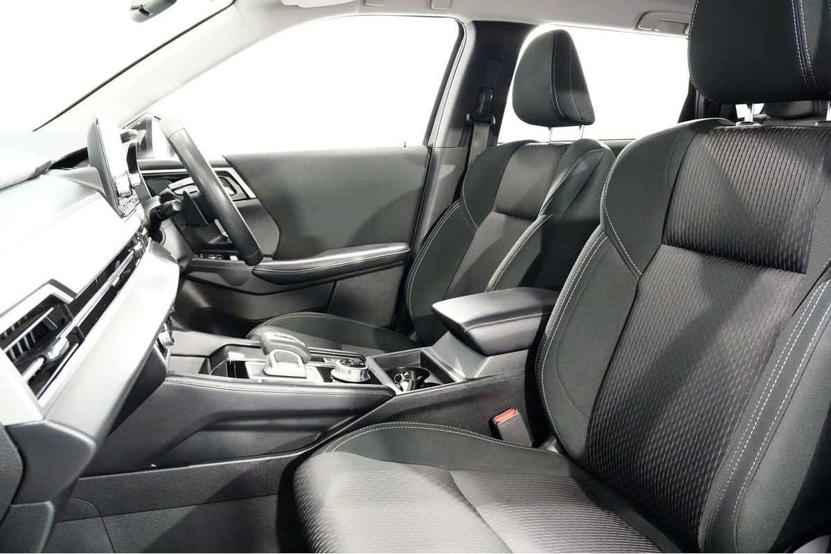 2022 Mitsubishi Outlander ES ZM