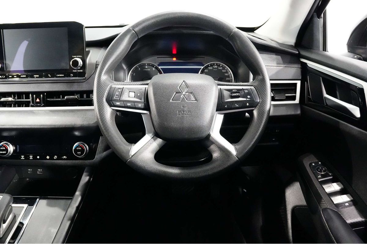 2022 Mitsubishi Outlander ES ZM