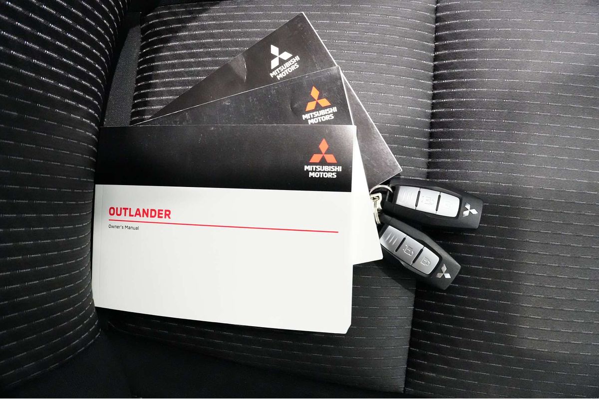 2022 Mitsubishi Outlander ES ZM