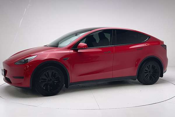 2023 Tesla Model Y Rear-Wheel Drive thumb-3