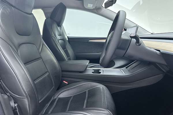 2023 Tesla Model Y Rear-Wheel Drive thumb-12