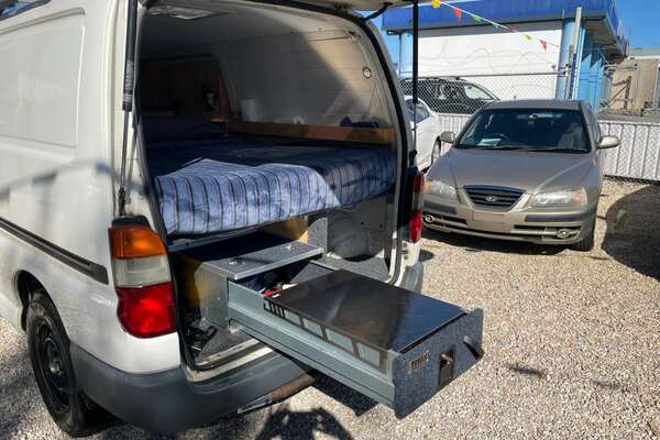 2003 Toyota Hiace SBV  RCH22R