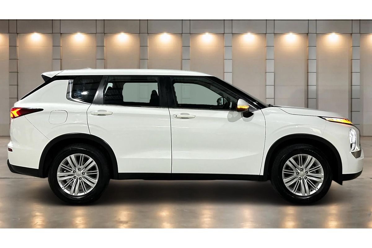 2024 Mitsubishi Outlander ES ZM