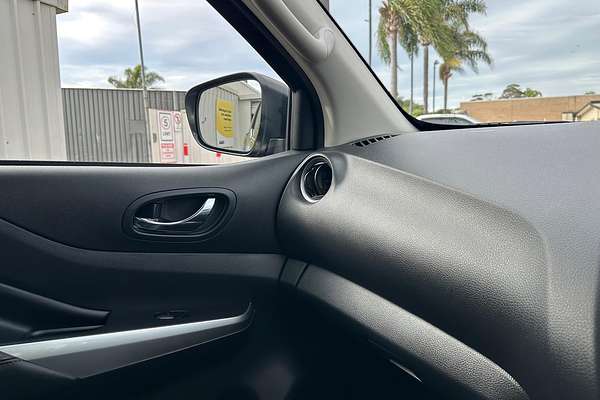 2021 Nissan Navara ST-X D23 4X4 thumb-33