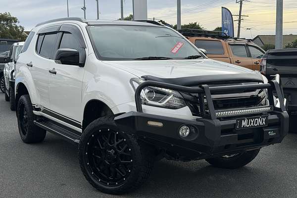 2020 Isuzu MU-X Onyx Edition