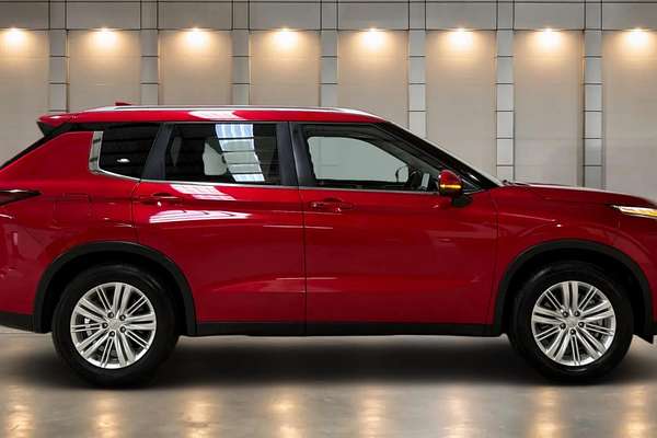 2024 Mitsubishi Outlander LS ZM