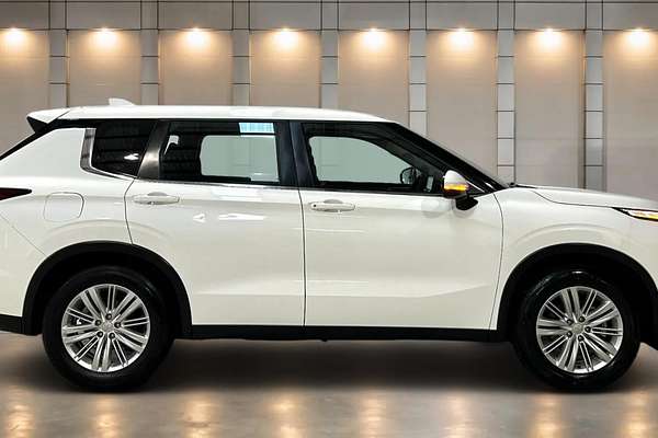 2024 Mitsubishi Outlander ES ZM