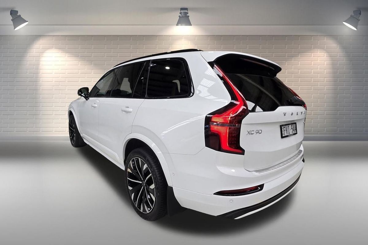 2025 Volvo XC90 Ultra B5 Dark