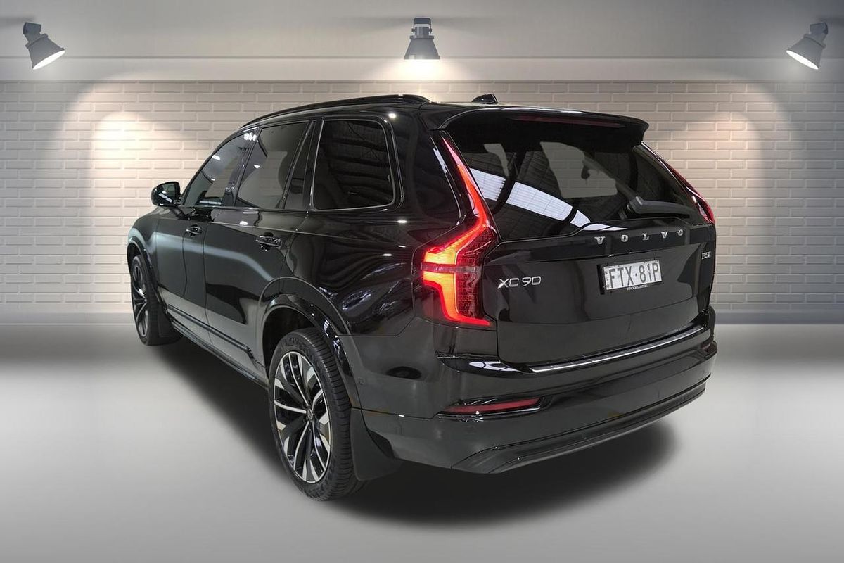 2025 Volvo XC90 Ultra B5 Dark