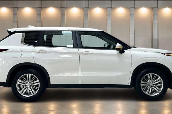 2024 Mitsubishi Outlander ES ZM