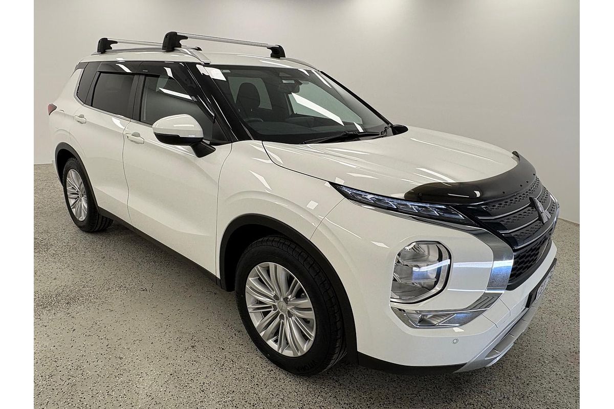 2024 Mitsubishi Outlander LS ZM
