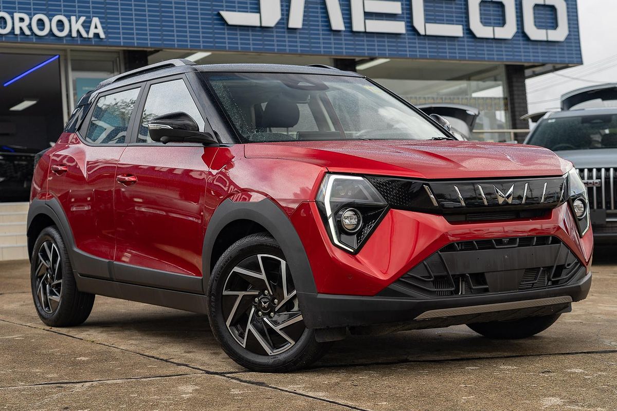 2025 Mahindra XUV3XO AX7L