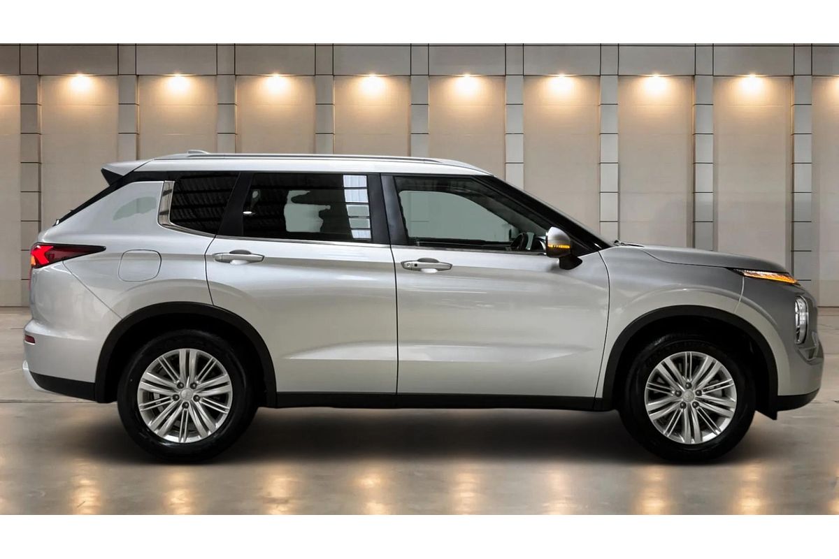 2024 Mitsubishi Outlander LS ZM