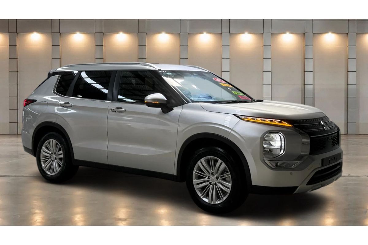 2024 Mitsubishi Outlander LS ZM