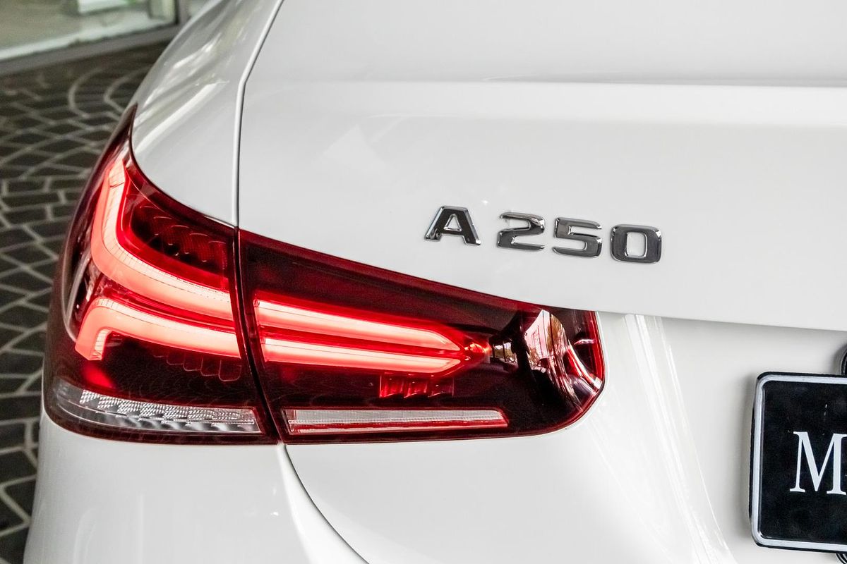 V177 802+052MY A250 SED 4dr DU AL 7sp 2.0T