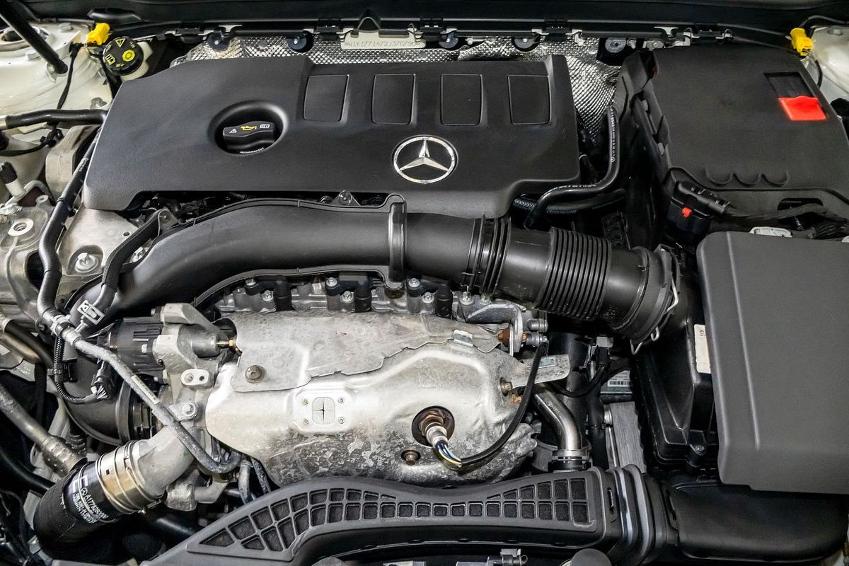 V177 802+052MY A250 SED 4dr DU AL 7sp 2.0T