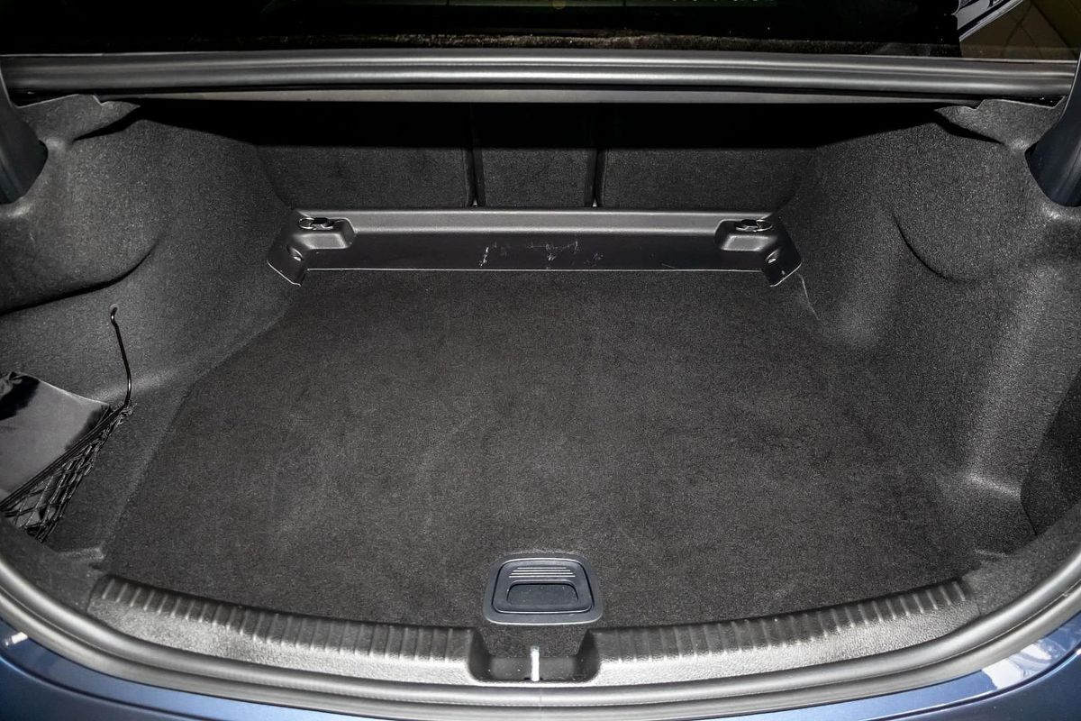W206 804MY C200 SED 4dr 9G 9sp 1.5T/15kW