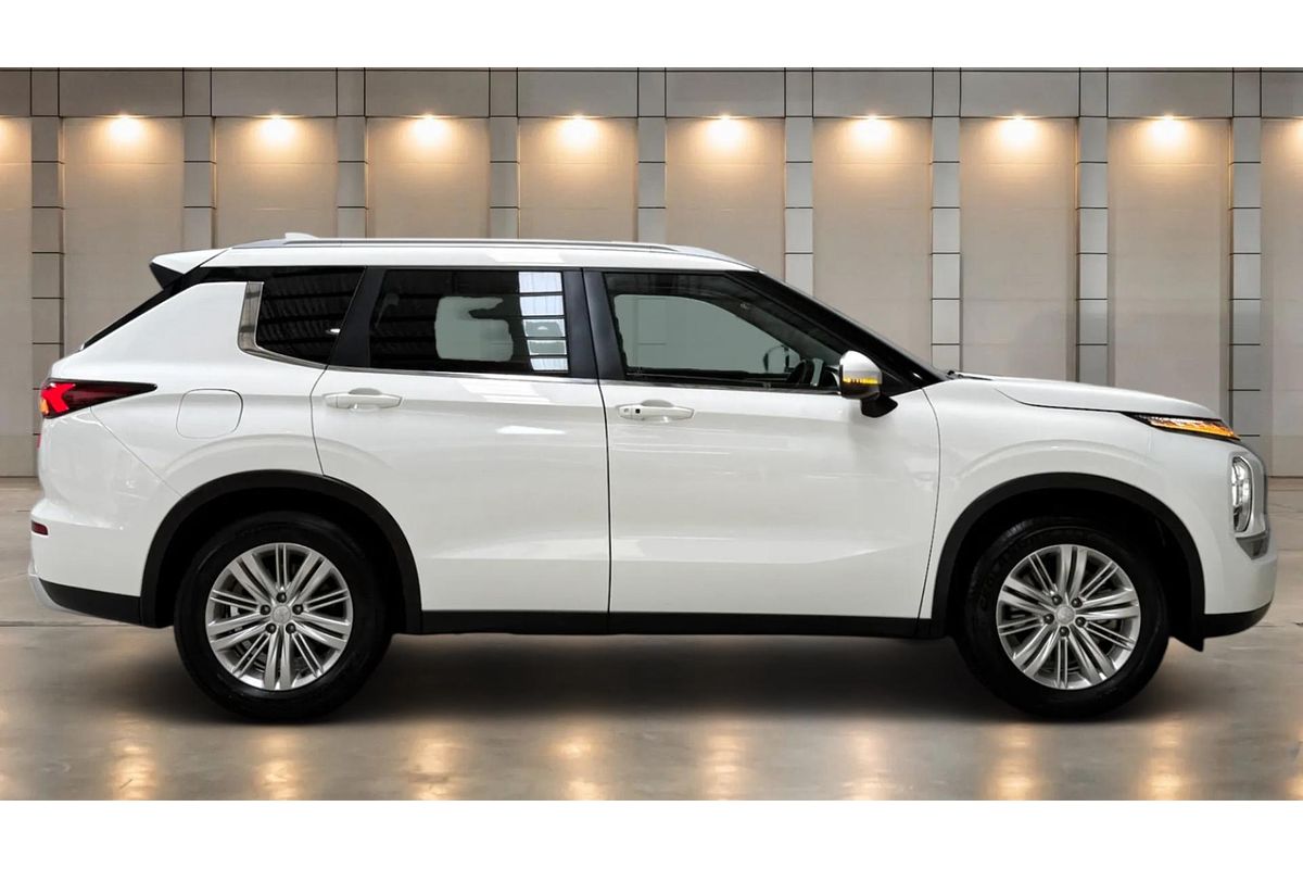 2024 Mitsubishi Outlander LS ZM