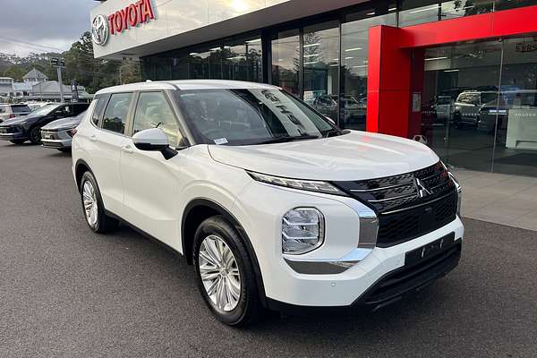 2024 Mitsubishi Outlander ES ZM